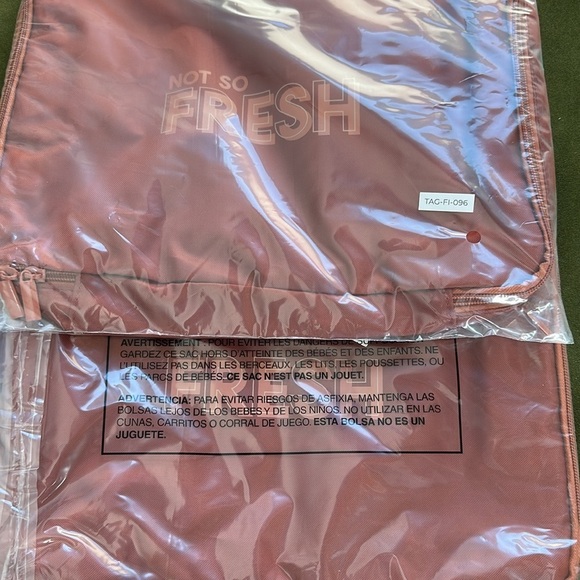 NEW Mytagalongs Travel, Baby or Gym Bag Clean and Dirty Laundry Organizer - Picture 4 of 4